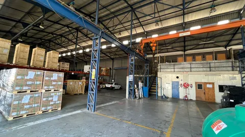 98 Loper Avenue, Spartan has a 1700m² Warehouse Available To Let (34)